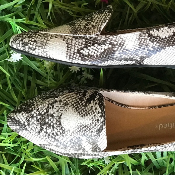 1 Left!  Python Snake Pointed Comfort Flat Loafer - Picture 3 of 8